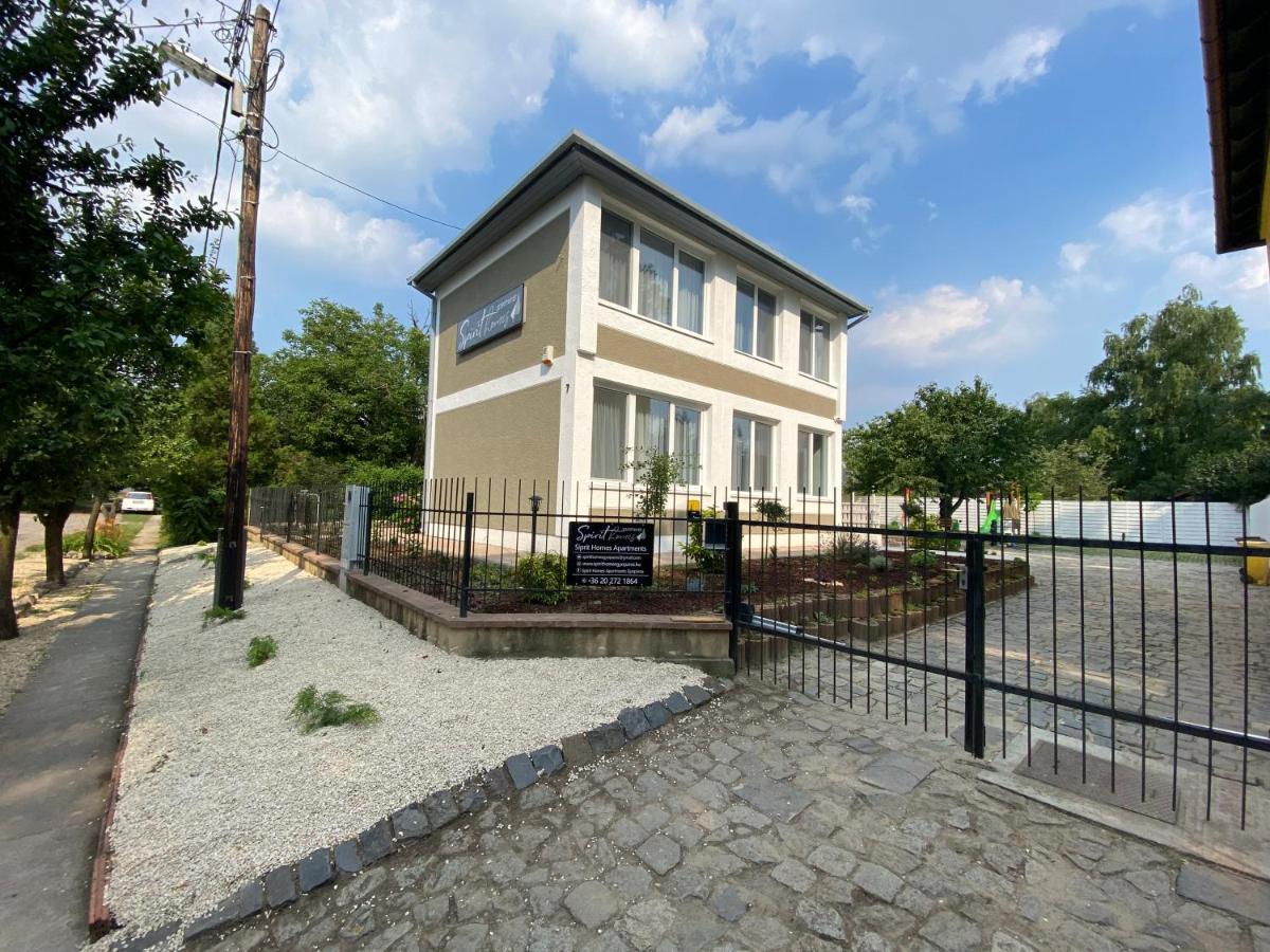 Spirit Homes Apartments Oroshaza Exterior photo