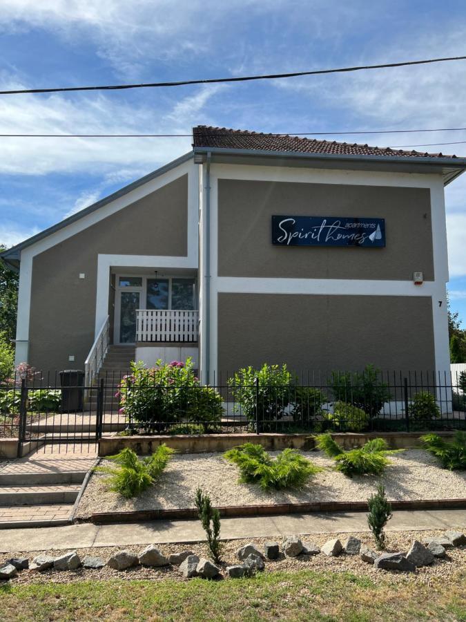 Spirit Homes Apartments Oroshaza Exterior photo
